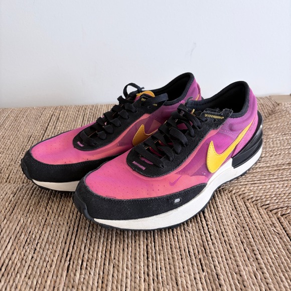 Nike Shoes Women's Waffle One Active Fuschia Size 6 - Picture 1 of 8